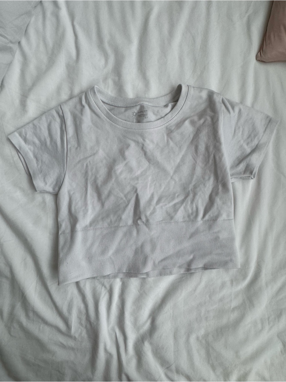 Offline White Cropped Athletic T-shirt size S, worn twice